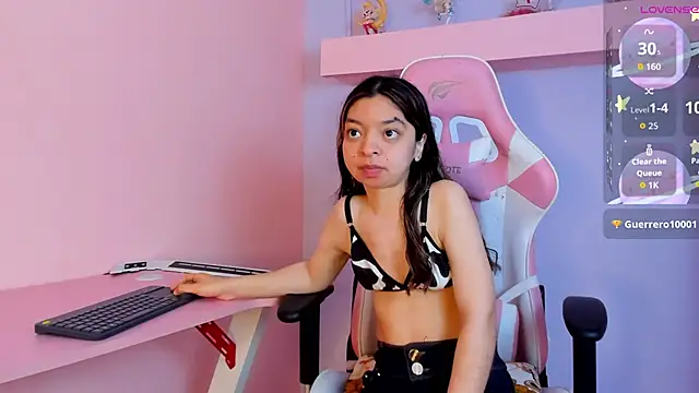 Snapshot of CharlotteMuller chatting on October 17, 2025, 8:10 pm CharlotteMuller online show from October 17, 2025, 8:10 pm