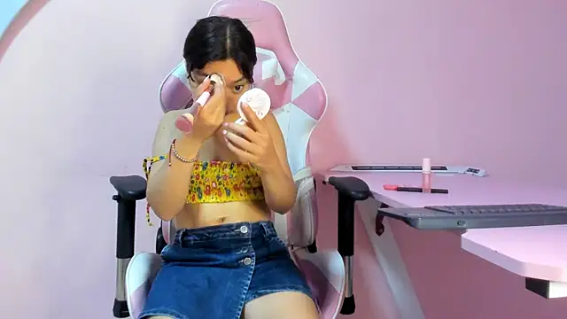 CharlotteMuller online show from February 22, 2026, 1:57 pm