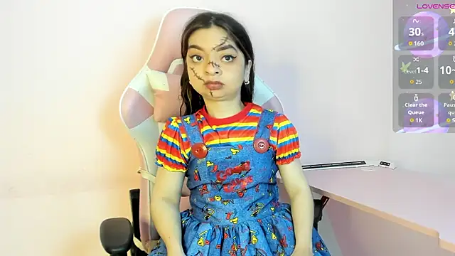 Snapshot of CharlotteMuller chatting on October 31, 2025, 5:53 pm CharlotteMuller online show from October 31, 2025, 5:53 pm