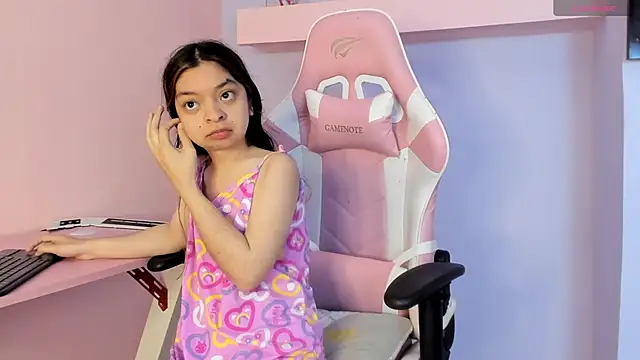 Snapshot of CharlotteMuller chatting on October 19, 2025, 7:16 pm CharlotteMuller online show from October 19, 2025, 7:16 pm