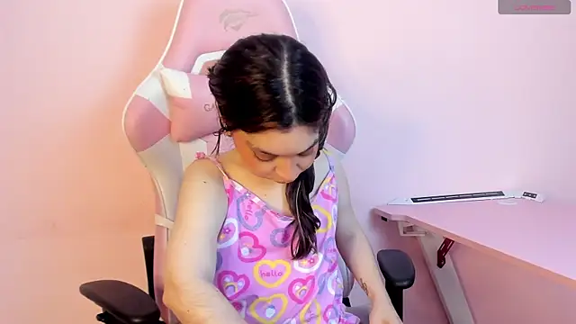 Snapshot of CharlotteMuller chatting on October 28, 2025, 7:35 pm CharlotteMuller online show from October 28, 2025, 7:35 pm