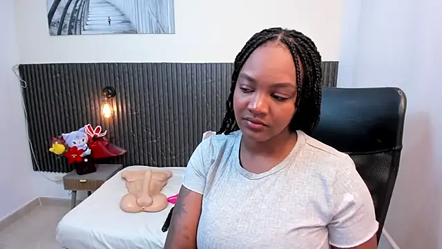 chanel brunette online show from March 5, 2026, 12:24 pm