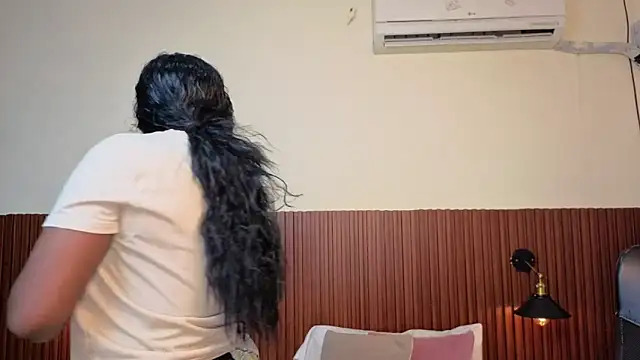 chanel brunette online show from February 16, 2026, 12:37 pm