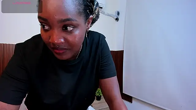 Snapshot of chanel_brunette chatting on February 20, 2025, 5:52 pm chanel brunette online show from February 20, 2025, 5:52 pm