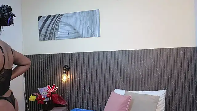 chanel brunette online show from March 15, 2026, 5:31 pm