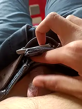 HeftyTheory7 online show from December 3, 2025, 8:25 am