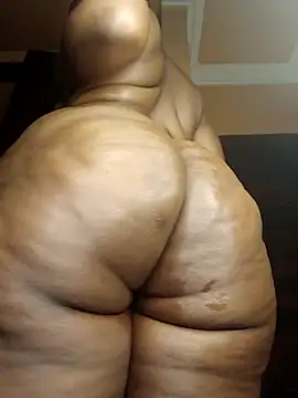 queennapal online show from September 19, 2025, 12:36 am