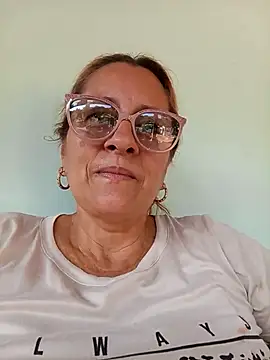 Snapshot of deisy_summers47x chatting on February 17, 2025, 12:54 am deisy summers47x online show from February 17, 2025, 12:54 am