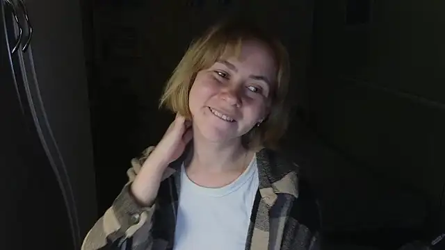 Snapshot of Riley_Roo chatting on May 28, 2026, 6:14 pm Riley Roo online show from May 28, 2026, 6:14 pm