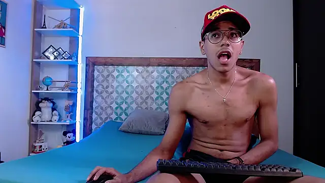 MATEO SWEET online show from March 18, 2025, 8:59 pm