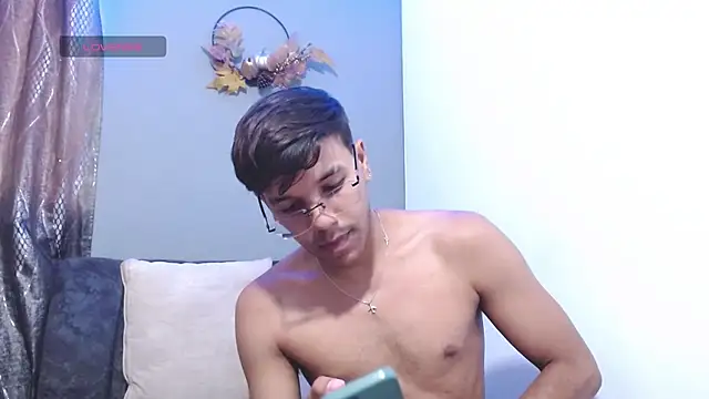 MATEO SWEET online show from April 15, 2026, 10:10 pm