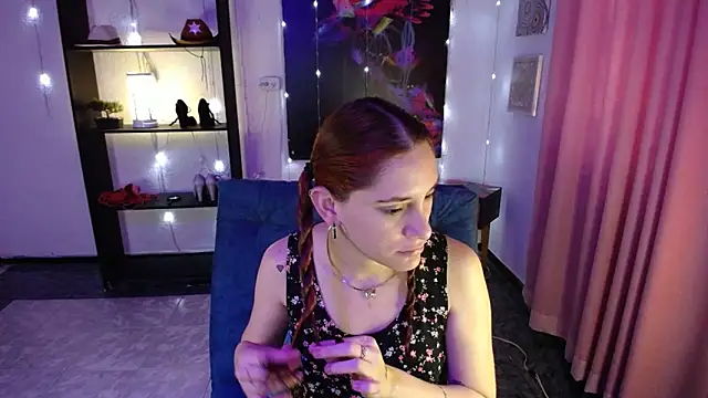 Snapshot of IsaBaileys_ chatting on February 7, 2025, 7:27 pm IsaBaileys online show from February 7, 2025, 7:27 pm