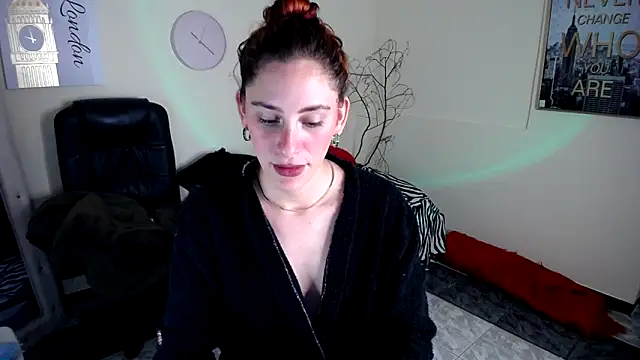 Snapshot of IsaBaileys_ chatting on March 18, 2025, 11:42 pm IsaBaileys online show from March 18, 2025, 11:42 pm