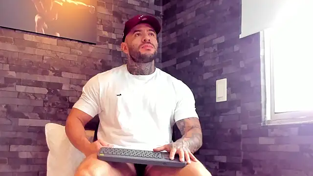 BruceDallas online show from February 2, 2026, 9:14 pm