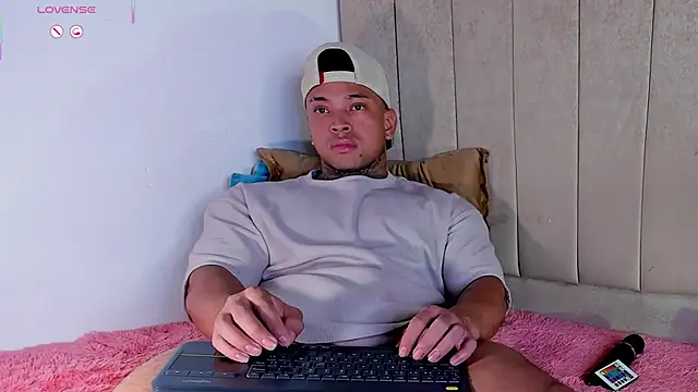 Snapshot of Stiven_collins chatting on April 26, 2026, 4:37 pm Stiven collins online show from April 26, 2026, 4:37 pm
