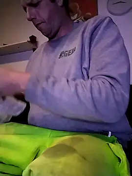 Knuffelstaaf123 online show from December 1, 2025, 3:57 pm