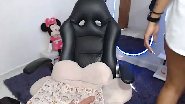 Snapshot of Honey-420- chatting on May 28, 2026, 2:23 pm Honey-420- online show from May 28, 2026, 2:23 pm