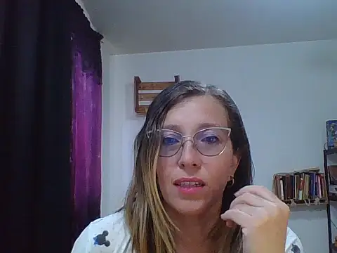 Snapshot of charlott_ponce chatting on September 13, 2025, 6:52 pm charlott ponce online show from September 13, 2025, 6:52 pm