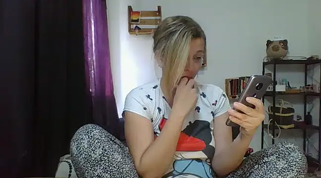 Snapshot of charlott_ponce chatting on January 23, 2025, 6:03 pm charlott ponce online show from January 23, 2025, 6:03 pm