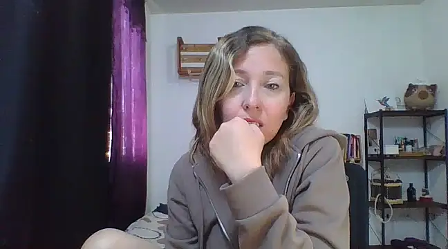 Snapshot of charlott_ponce chatting on February 7, 2025, 6:24 pm charlott ponce online show from February 7, 2025, 6:24 pm