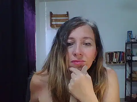 Snapshot of charlott_ponce chatting on October 26, 2025, 4:29 pm charlott ponce online show from October 26, 2025, 4:29 pm