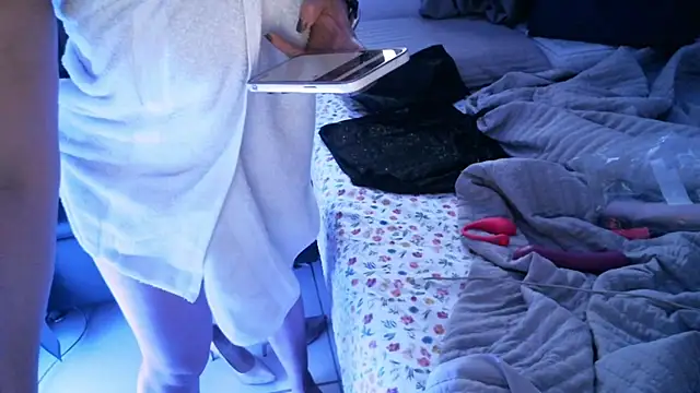 chicantonella online show from September 13, 2025, 10:54 pm