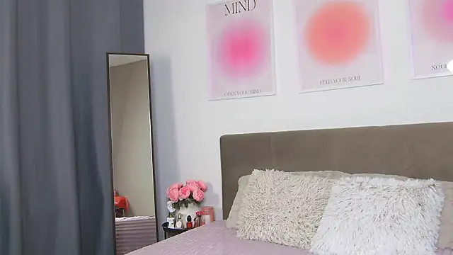 VioletiSwone online show from January 8, 2026, 6:08 am