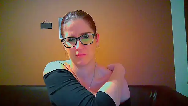 KayaRose online show from November 6, 2025, 4:44 pm