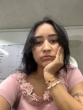 Snapshot of CaseeyRouse chatting on January 9, 2025, 10:52 pm CaseeyRouse online show from January 9, 2025, 10:52 pm