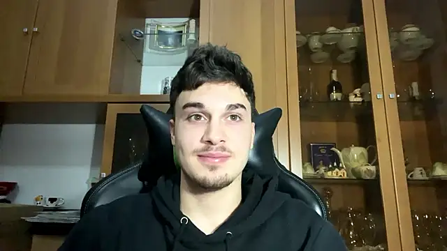 Snapshot of Hank_04 chatting on December 7, 2024, 5:04 pm Hank 04 online show from December 7, 2024, 5:04 pm