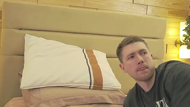 Snapshot of EthanPinkman chatting on February 2, 2026, 4:33 am EthanPinkman online show from February 2, 2026, 4:33 am