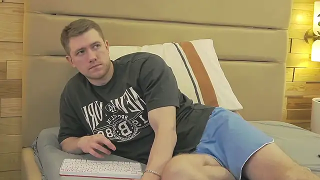 Snapshot of EthanPinkman chatting on February 3, 2026, 6:22 am EthanPinkman online show from February 3, 2026, 6:22 am