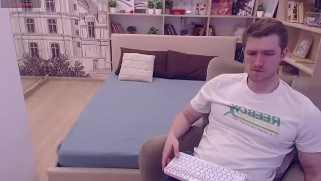 Snapshot of EthanPinkman chatting on March 19, 2025, 6:24 am EthanPinkman online show from March 19, 2025, 6:24 am