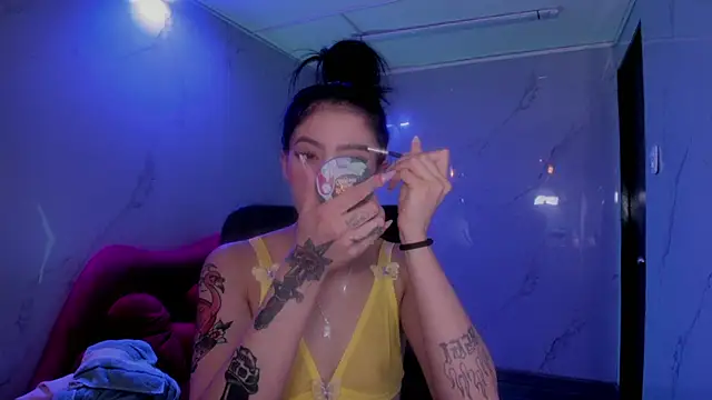 Snapshot of LilithCooperr_ chatting on April 10, 2026, 3:35 am LilithCooperr online show from April 10, 2026, 3:35 am