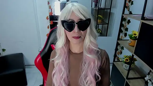 LilithCooperr  online show from December 17, 2025, 10:04 pm