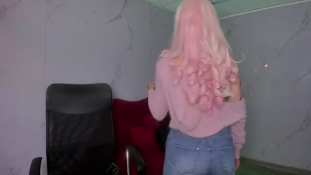 Snapshot of LilithCooperr_ chatting on March 28, 2026, 3:29 am LilithCooperr online show from March 28, 2026, 3:29 am