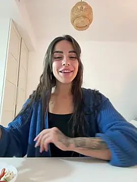 Snapshot of Alisa-Marie chatting on March 21, 2025, 5:23 pm Alisa-Marie online show from March 21, 2025, 5:23 pm