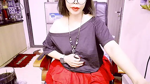 Miu-Le online show from April 20, 2026, 6:42 pm