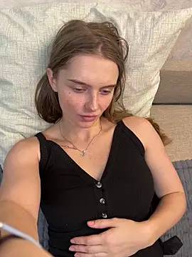 lovelly molly online show from December 21, 2025, 11:34 am