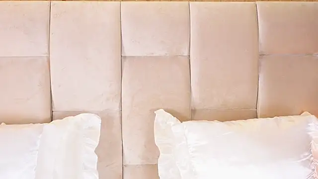 KiraKayleigh1 online show from October 13, 2025, 1:07 am