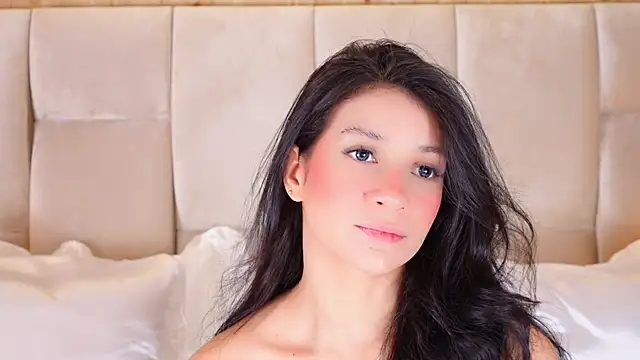 KiraKayleigh1 online show from April 13, 2026, 11:53 pm