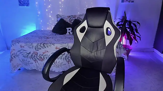 Riana Kean online show from November 15, 2025, 4:27 am