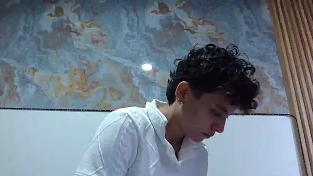 01antoniafranco online show from October 6, 2025, 12:28 pm