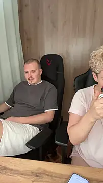 MrMrsRight online show from September 29, 2025, 7:48 am