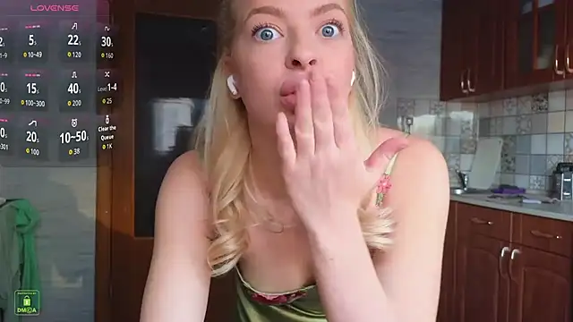 RinaBlondie online show from February 18, 2026, 12:56 pm