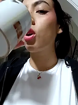 Julie Bennet online show from October 17, 2025, 4:27 am