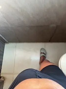 Snapshot of Cum_on_your_tityyy chatting on November 6, 2025, 2:37 am Cum on your tityyy online show from November 6, 2025, 2:37 am