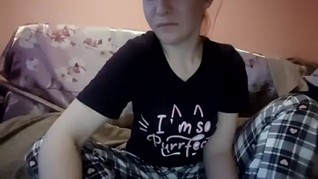  Kitti  online show from December 17, 2025, 1:49 pm