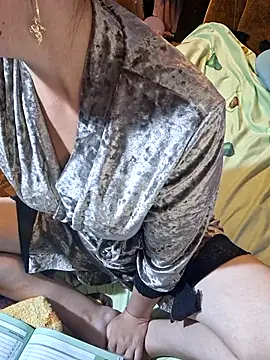  Kitti  online show from September 9, 2025, 2:04 pm