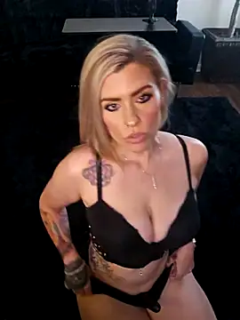 Snapshot of ellieconradxo chatting on October 6, 2025, 5:02 pm ellieconradxo online show from October 6, 2025, 5:02 pm